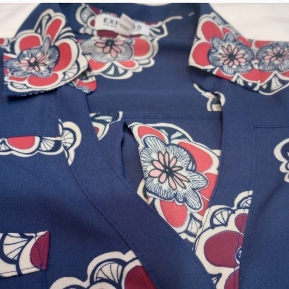 Express The Portofino Shirt Navy & Pink Floral Size SP - Picture 4 of 13